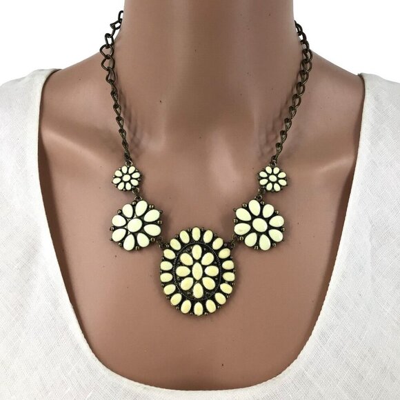Flower Statement Necklace Antique Gold Tone Cream Enamel Adjustable Length - Picture 3 of 4